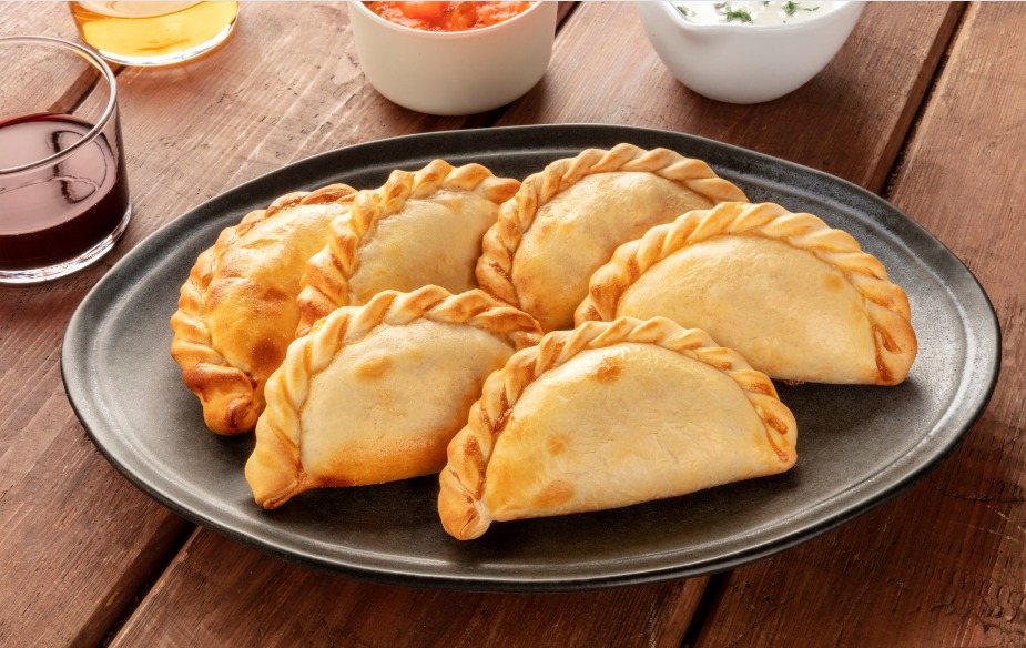 Día de la Empanada: Pollo, Queso y Carne encabezan el ranking de los sabores preferidos en Bolivia