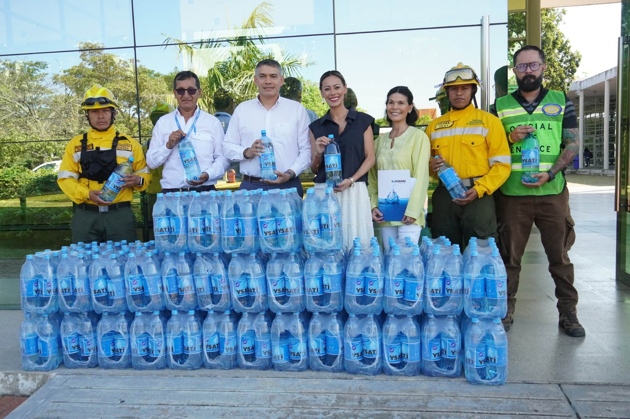 Saguapac refuerza con donación de agua la respuesta de Santa Cruz ante incendios forestales