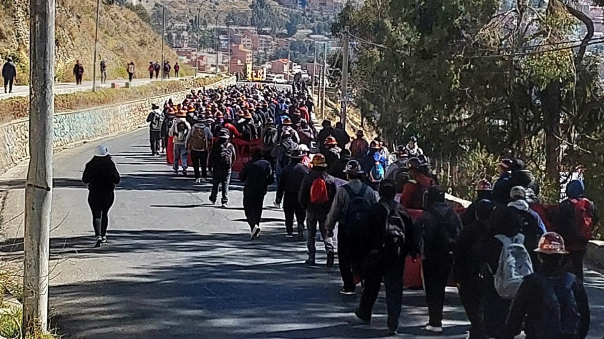 Comunarios ya no quieren bloquear, pero son obligados, denuncia ejecutivo de la Csutcb