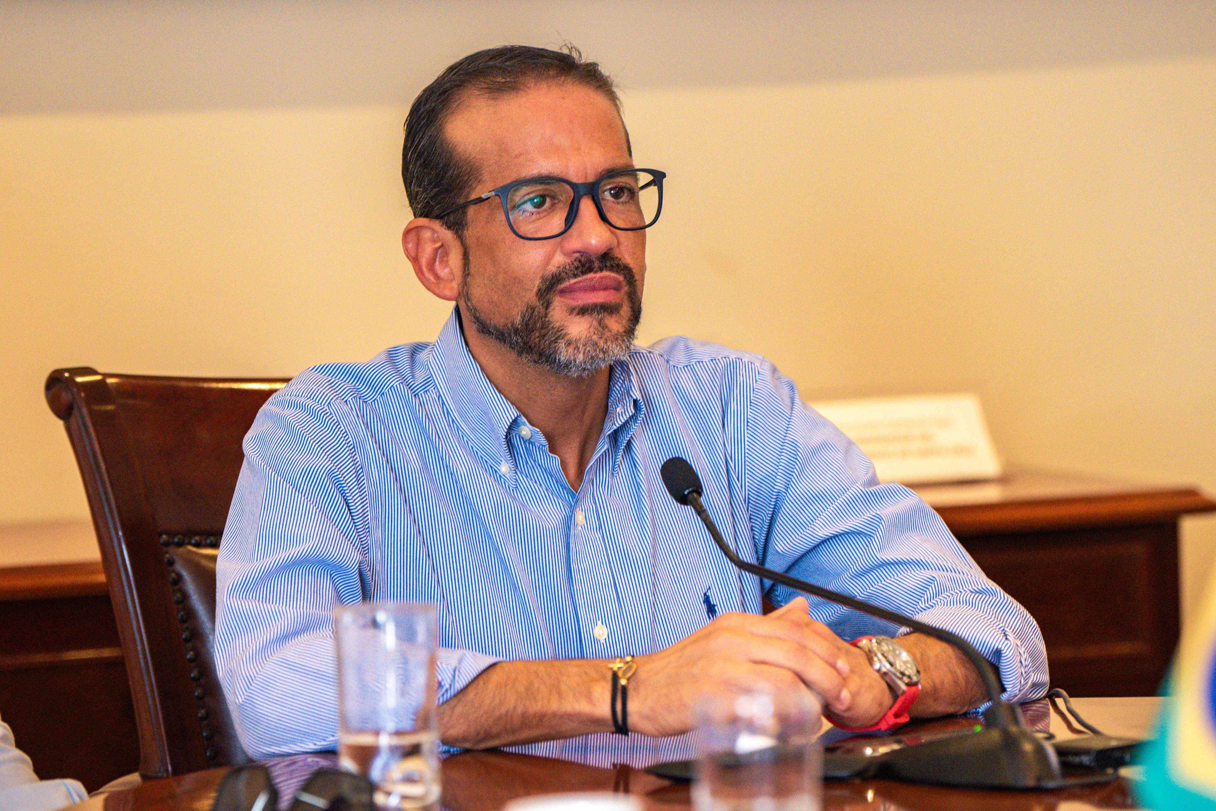 "Felicito a los dos candidatos que siguen en carrera", dice Camacho, al conocer los resultados