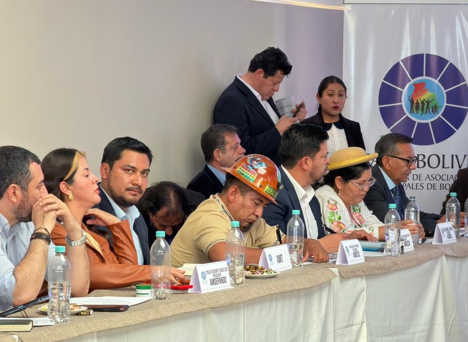 Municipios plantean al presidente Paz agenda de seis temas para enfrentar la crisis económica