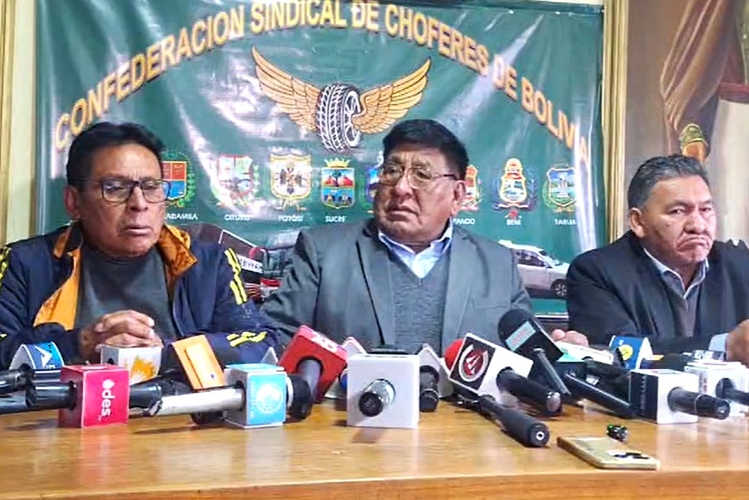 "Dígannos la verdad": Choferes dan 48 horas al Gobierno para reunirse por la falta de combustibles