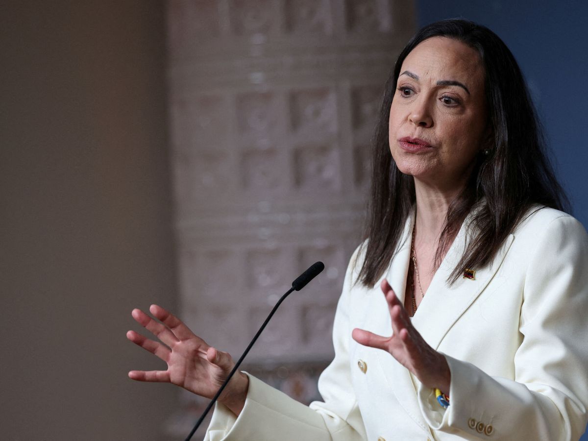 María Corina Machado pide elecciones "lo antes posible"