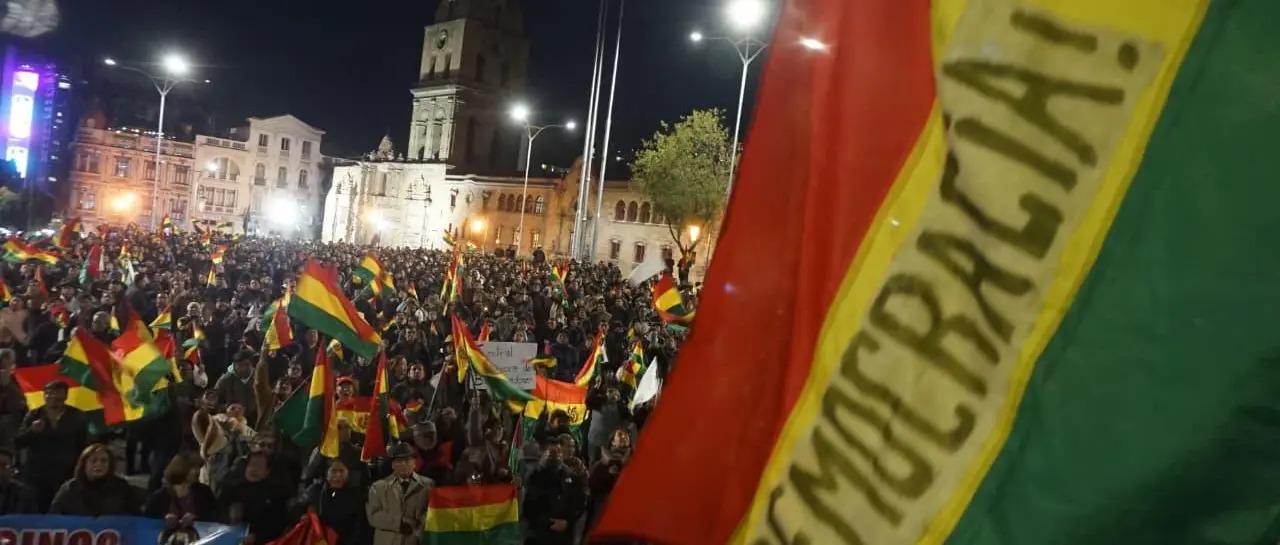 Cabildo en La Paz aprueba resolución para pedir un estado de excepción al Gobierno