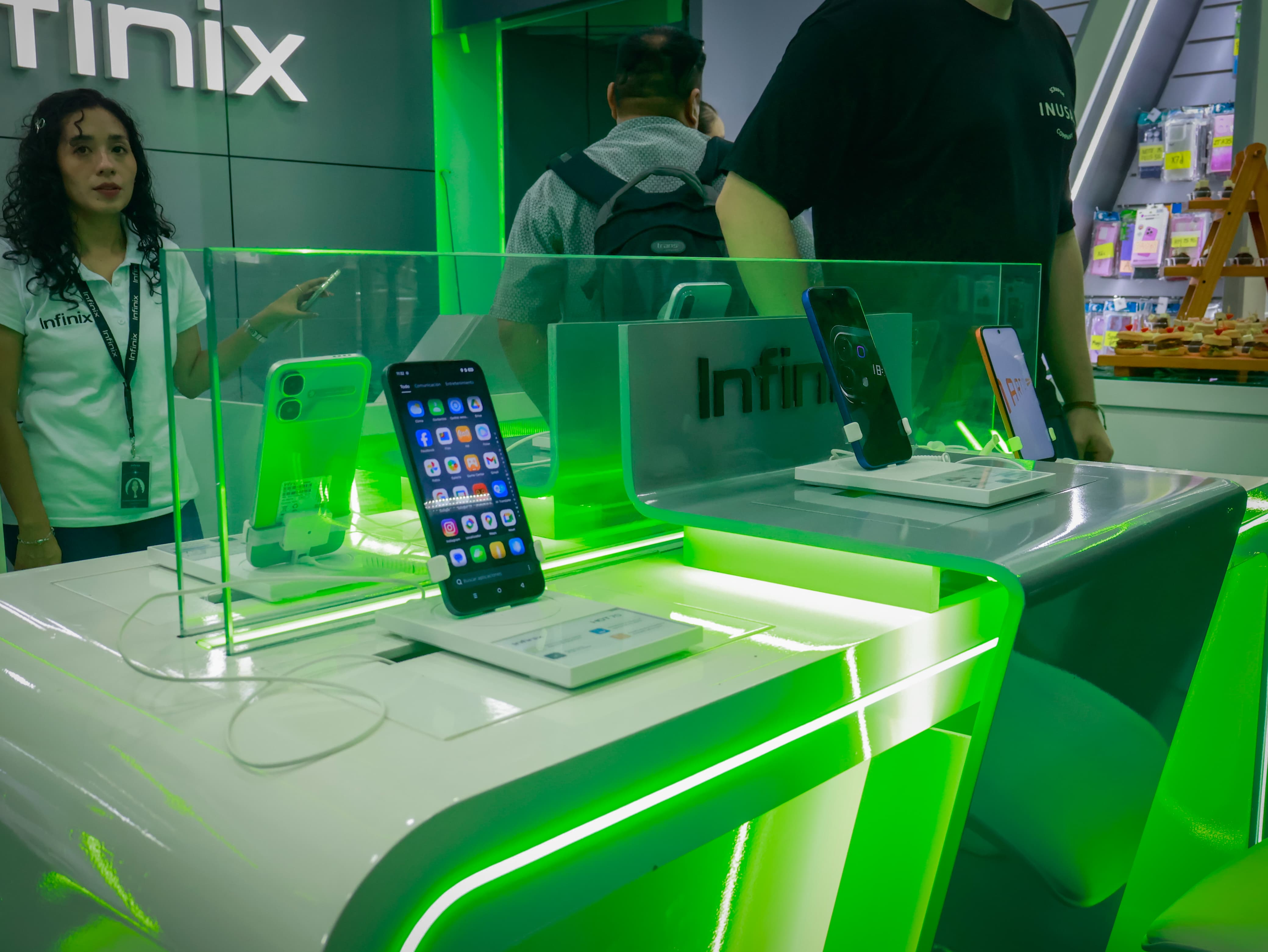 INFINIX expande su presencia en Bolivia: Santa Cruz recibe su primera tienda de experiencia en La Ramada