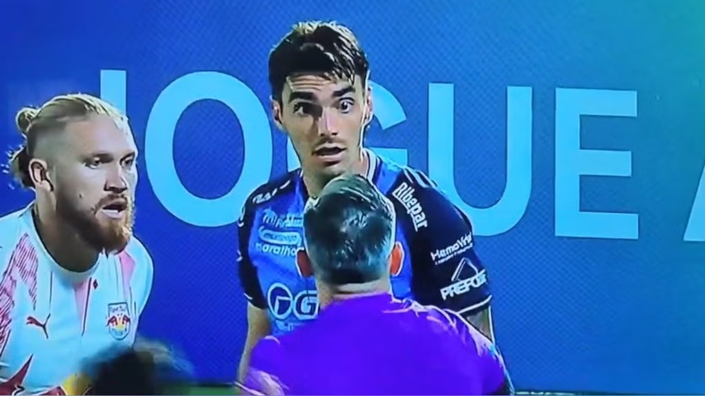 Amenazan de muerte a Diago Giménez por su expulsión ante Bragantino