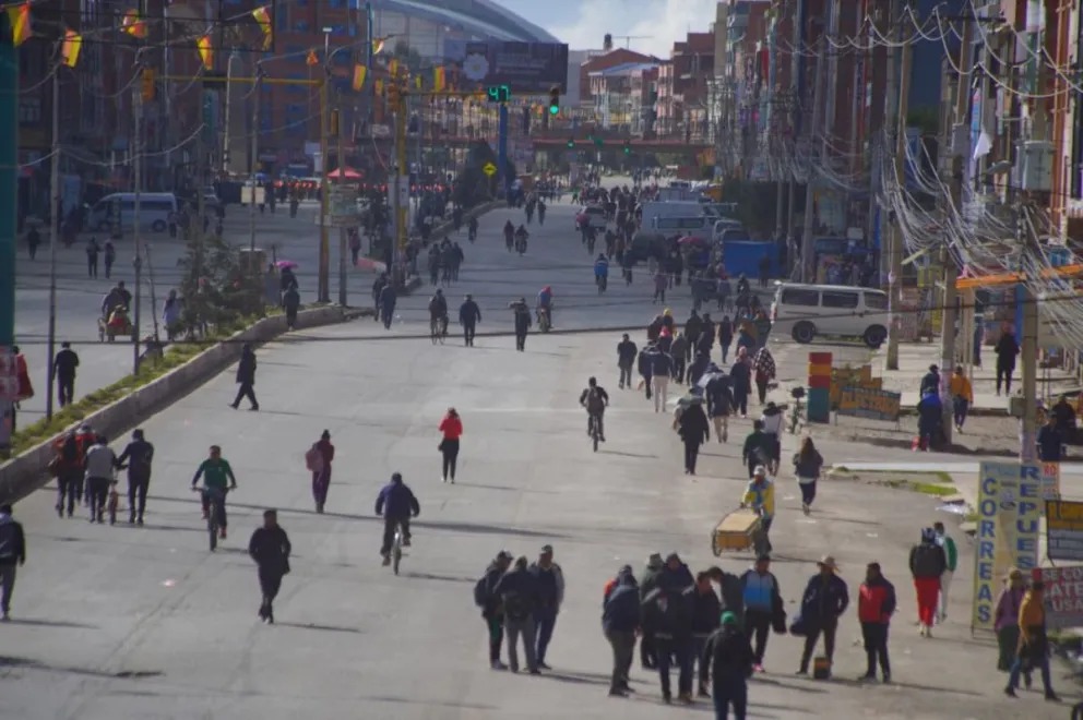 Industriales advierten que el paro de choferes provoca un daño de $us 15 millones a La Paz