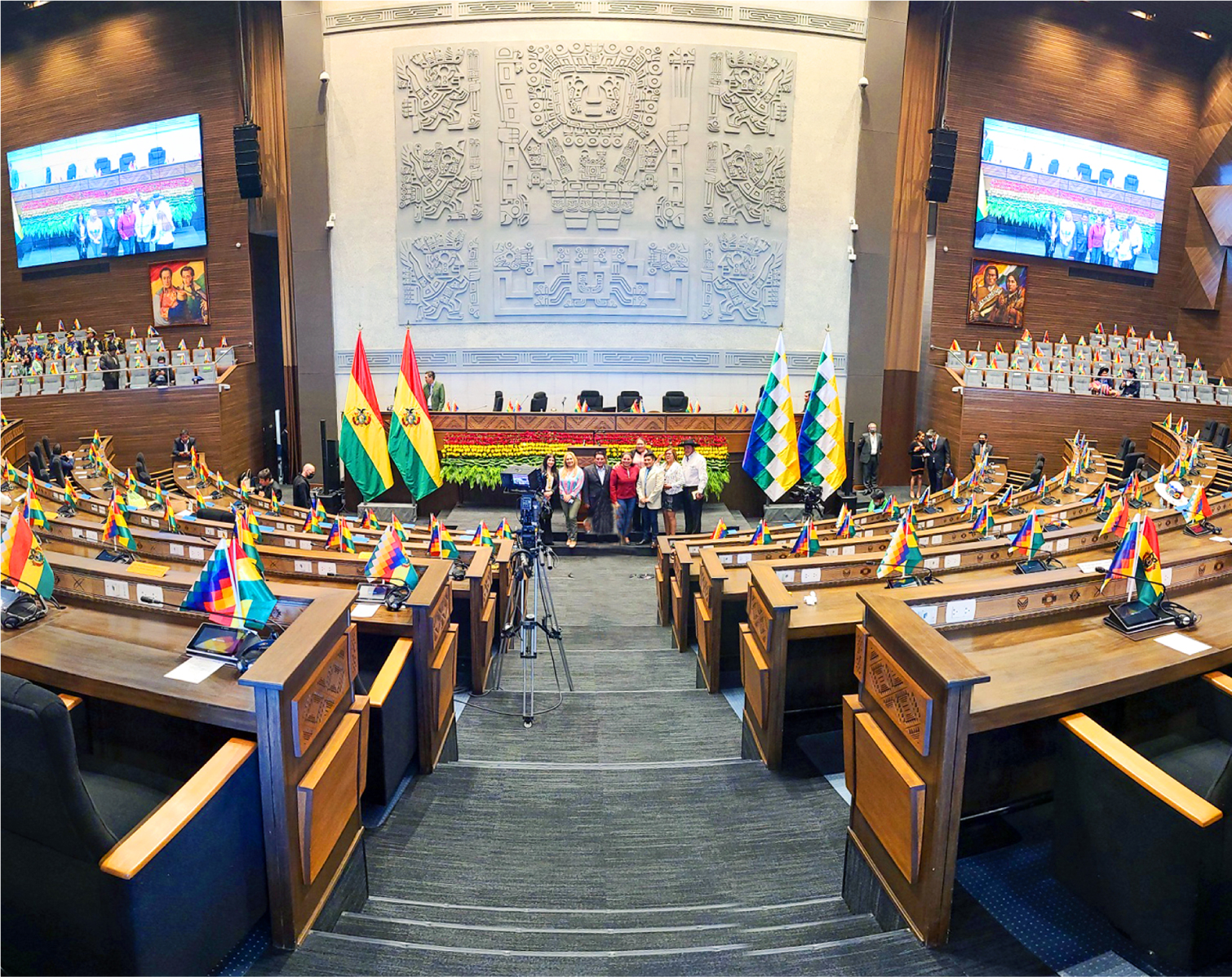 Comienza el tratamiento de leyes fundamentales; Unidad y Libre condicionan respaldo