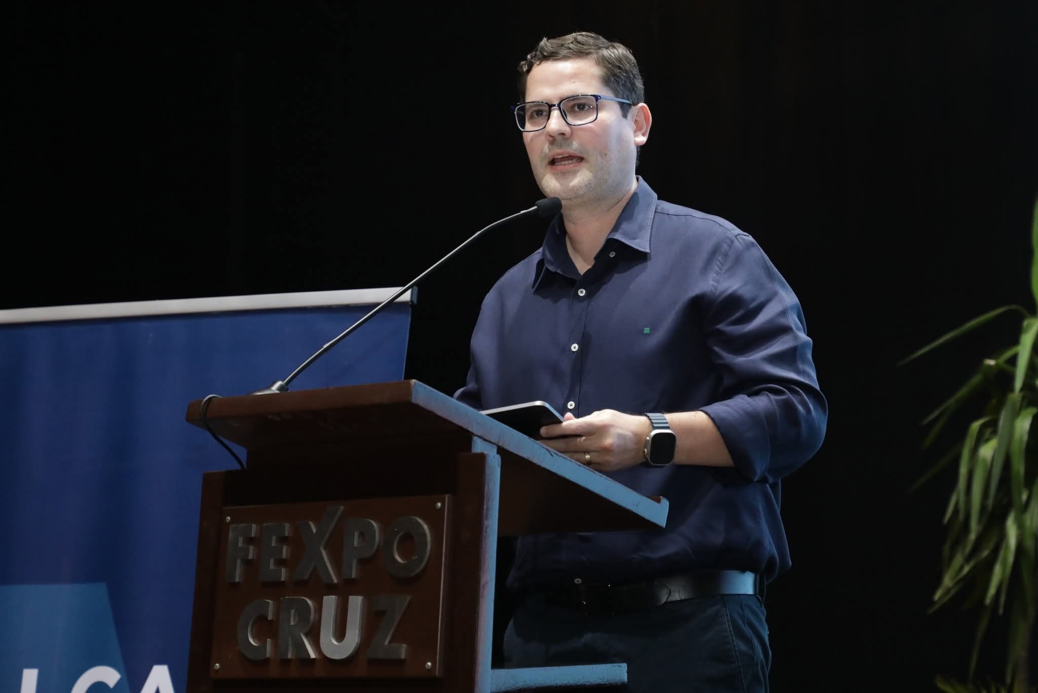 Jean Pierre Antelo lleva la bandera de Bolivia al Consejo de la World Chambers Federation