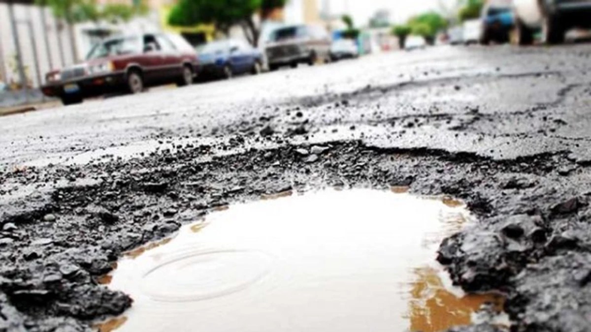 Alcaldía habilita chatbot para que el vecino pueda reportar los baches en la capital cruceña
