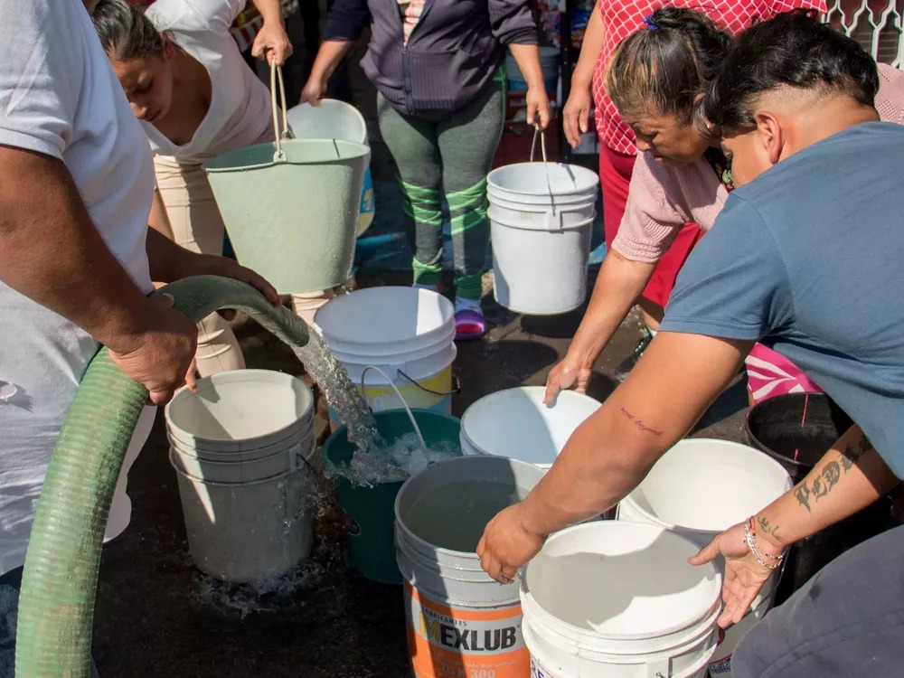 El agua comienza a escasear y obliga a movilizar cisternas para abastecer a la población