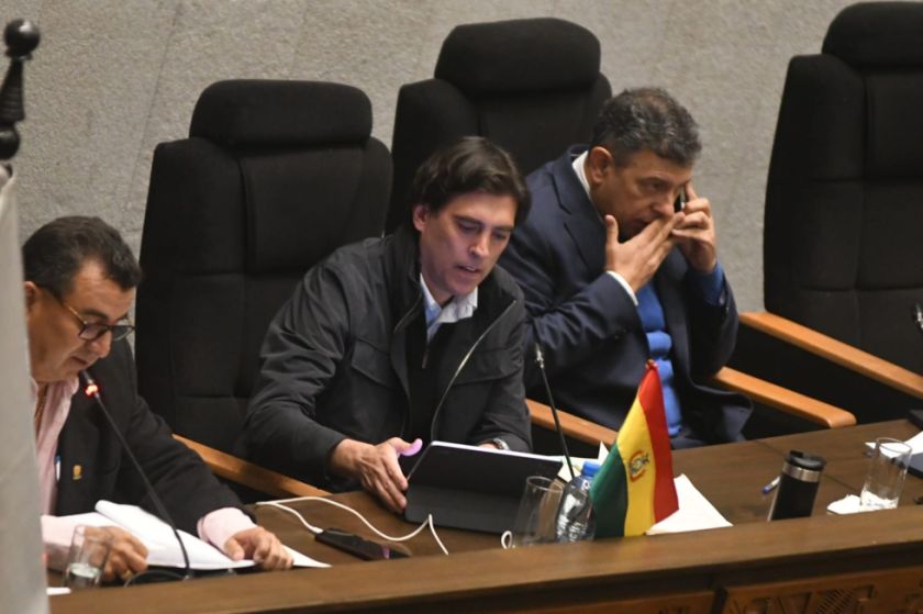 Asamblea respalda al ministro de Obras Públicas con un mayoritario voto de confianza