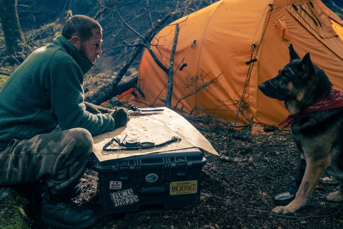 “El corazón de la bestia”: Brad Pitt y su fiel compañero Odín luchan por sobrevivir en Alaska