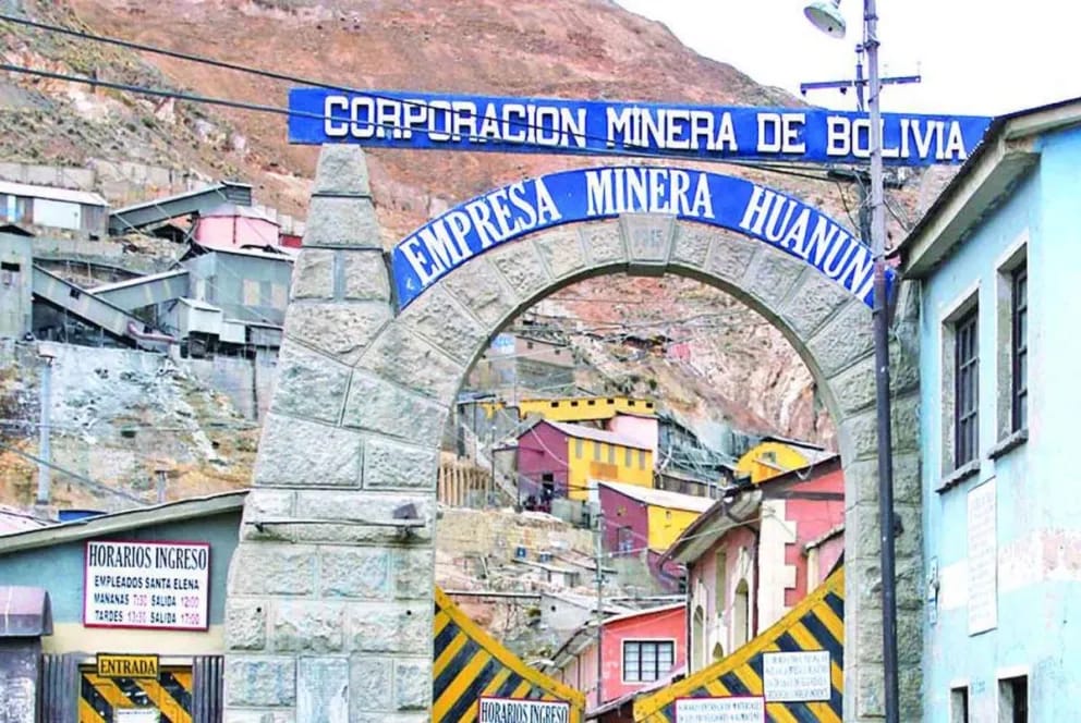 Fiscalía reporta la muerte de dos militares y un civil tras emboscada de ladrones de minerales en Huanuni