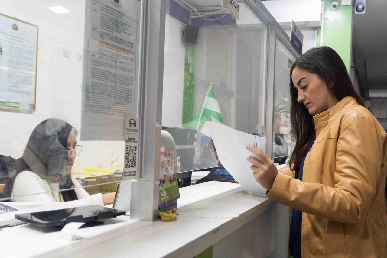 Nayar denuncia a Jhonny y otros por el sobreprecio de hospitales móviles y pide alerta migratoria
