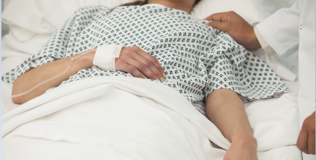 Adolescente víctima de bullying queda en estado vegetal después de una pelea con su compañera de colegio