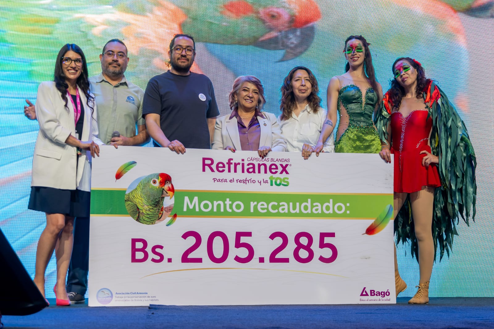 Laboratorios Bagó aporta con Bs 205.285 para la conservación de la Paraba Frente Roja