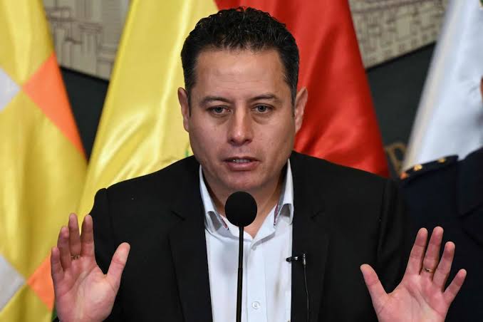Lara invoca artículo 169 de CPE y se declara Presidente en ejercicio ante ausencia de Rodrigo Paz