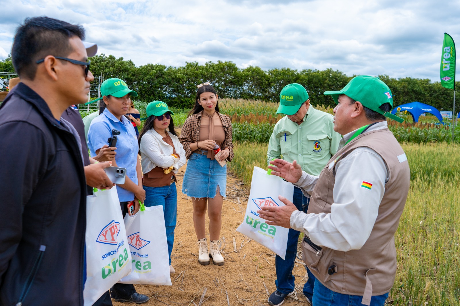 YPFB acerca la urea granulada a los productores en Agro Vidas 2026