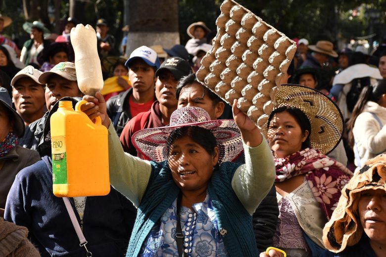 Microempresarios y comerciantes dan por perdido el mes de mayo, demandan medidas de alivio para pagar sus créditos e instan al diálogo