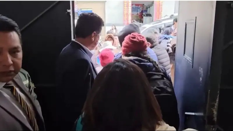 Dictan libertad pura y simple a ocho dirigentes de la COB detenidos en El Alto