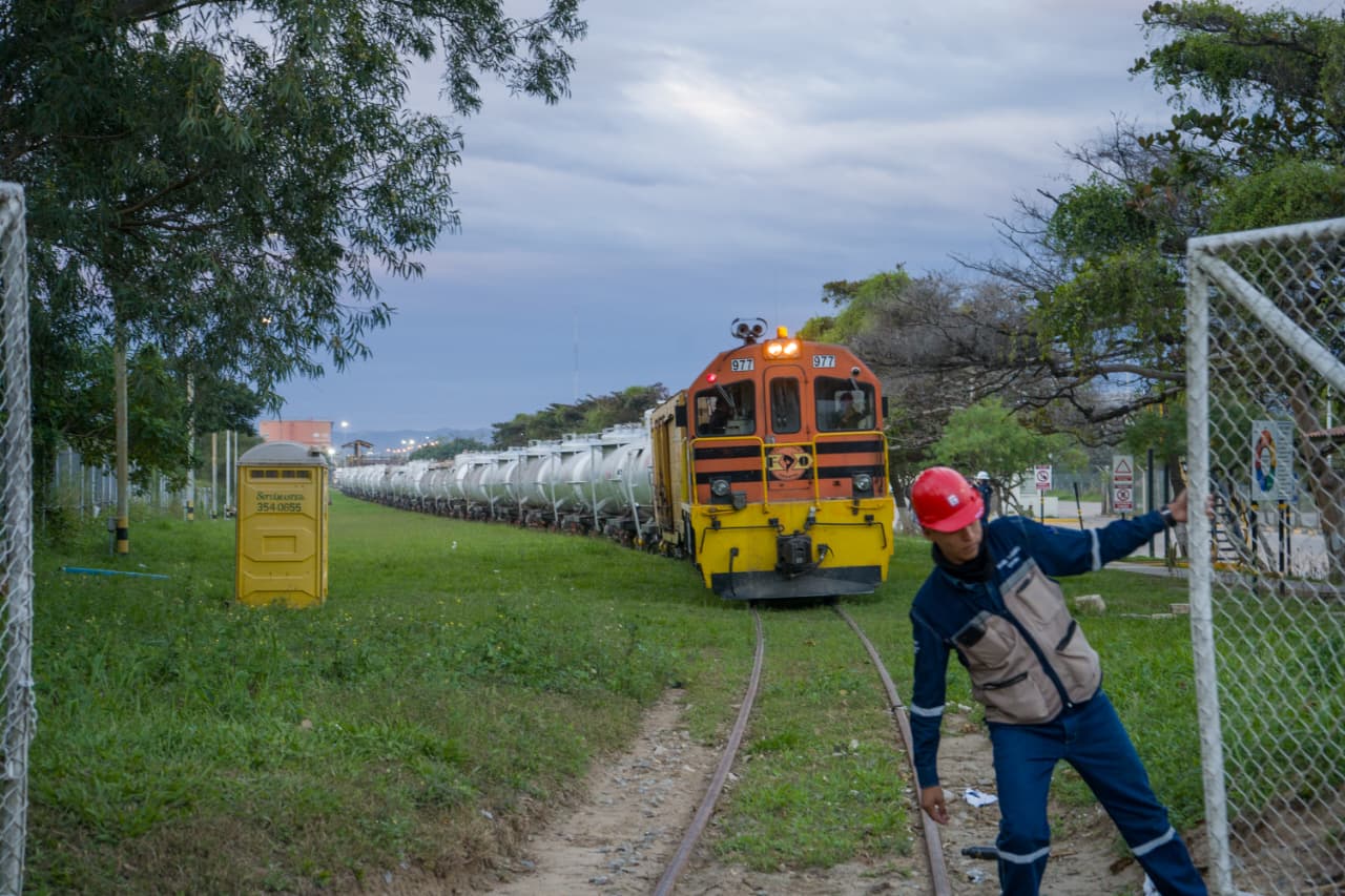 Bolivia reactiva importación de gasolina por ferrocarril