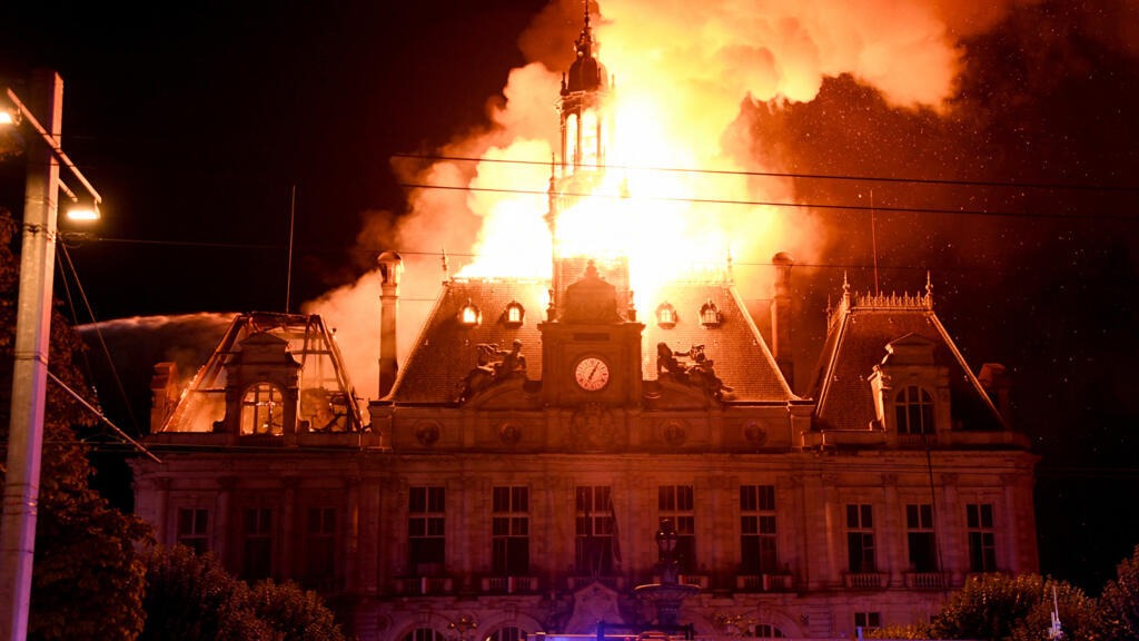 Protestas masivas sacuden Francia y dejan destrozos, saqueos y 1.800 detenidos