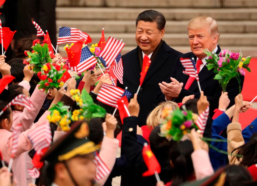 Trump y una delegación de magnates tecnológicos se reúne con Xi Jinping durante histórica visita a China