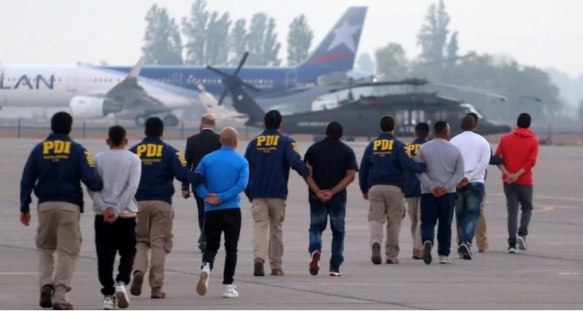 Chile expulsa a 12 bolivianos en primer vuelo del plan “Escudo Fronterizo”