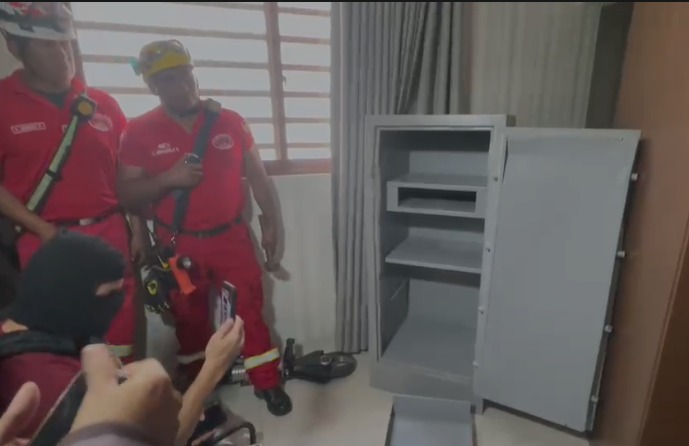 Hallan caja fuerte tras una puerta secreta dentro de una casa; se indagan vínculos con Mariaca