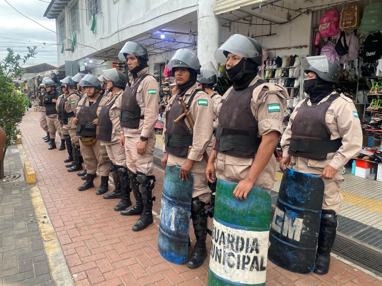 Tres días de operativos dejan detenidos, heridos y vías despejadas en Los Pozos