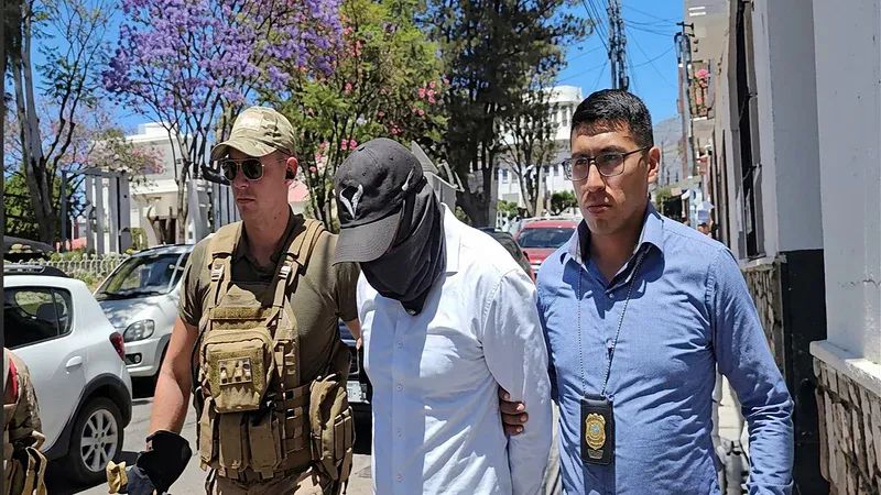 Edecán: Mariaca me entregó dinero para comprar una casa