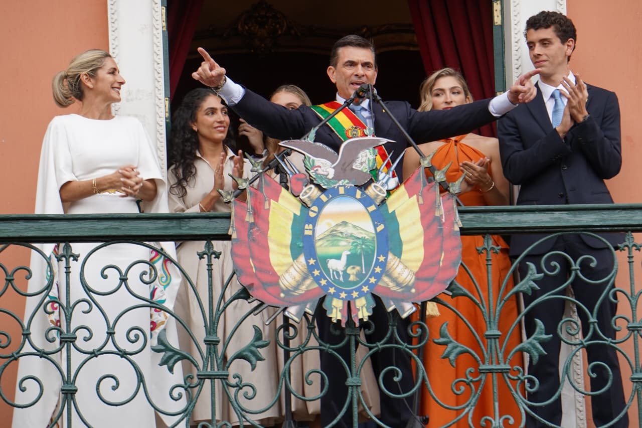 Investigan amenazas contra la familia del presidente Rodrigo Paz