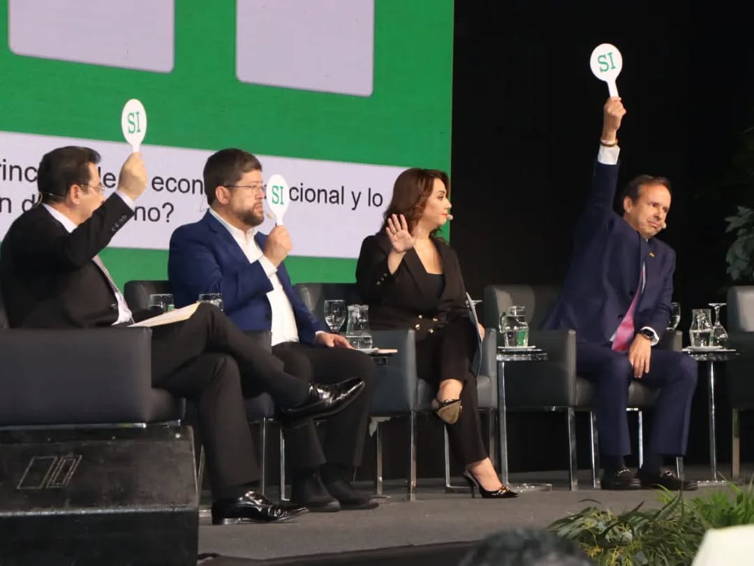 Candidatos acuerdan ofrecer gobernabilidad al ganador de las elecciones y revertir el modelo estatal
