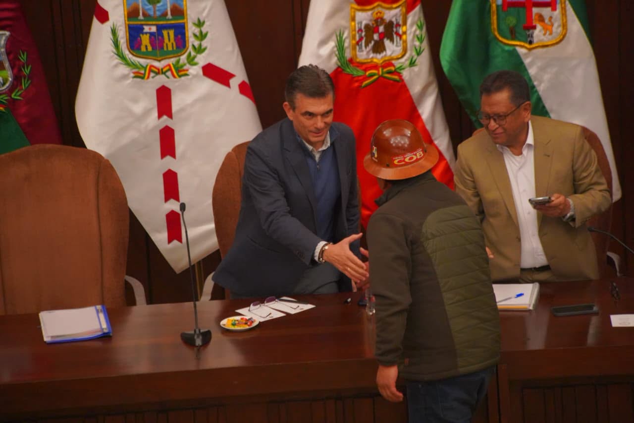 Gobierno toma posición frente a la COB: descarta amnistía general, exige liberar carreteras y frena intentos de “cogobernar”