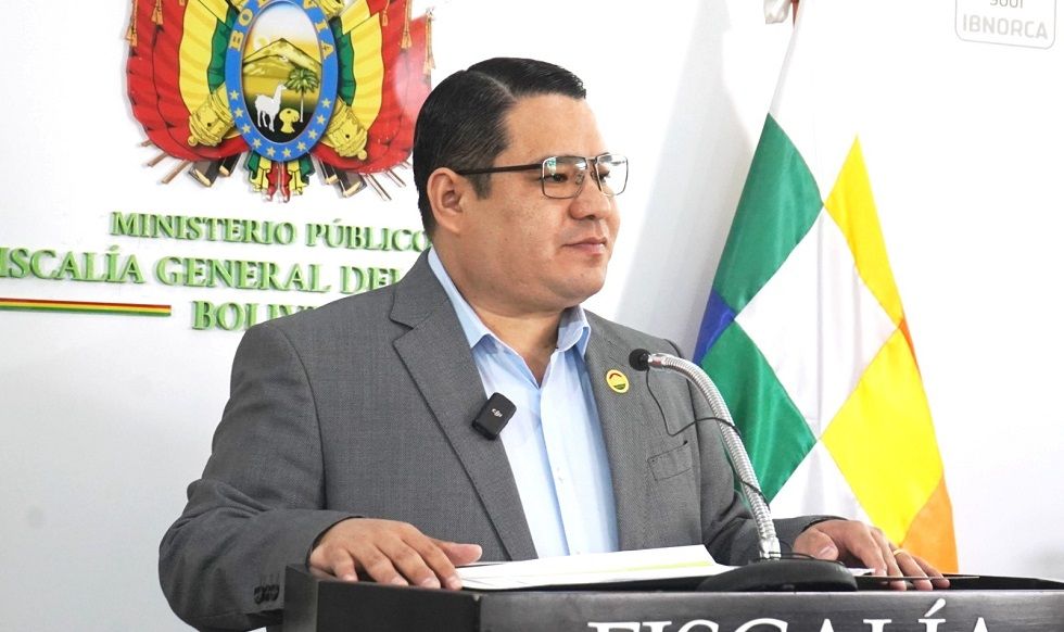 Fiscalía dice que evaluará si admite, observa o desestima la denuncia contra la esposa del presidente