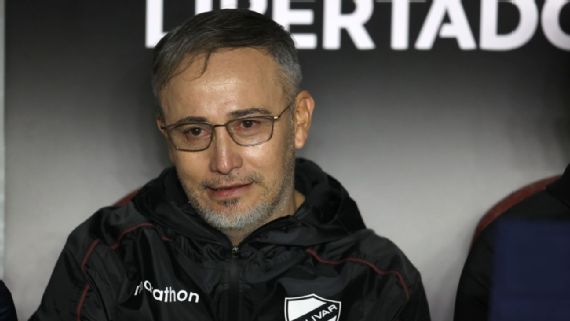 Bolívar anunció la salida de Robatto y nombró a Soria como entrenador interino